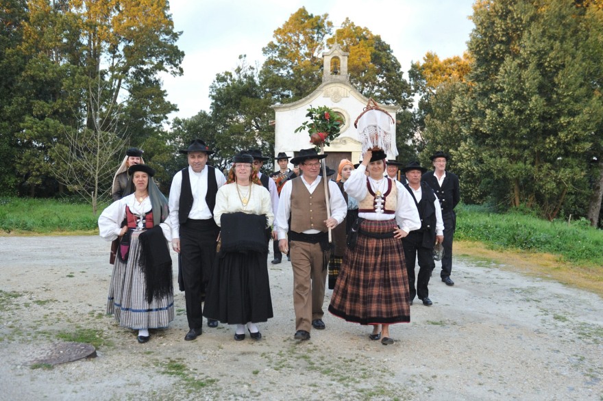 Les Tricanas à leur passage – Costumes et Traditions