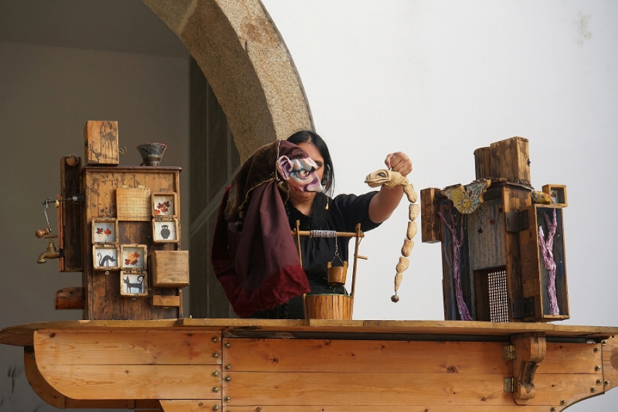 Bzzzoira Moira | Théâtre de marionnettes Mandragora